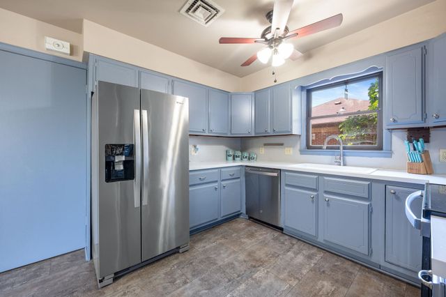 1220 Elizabeth St, Winfield, KS 67156