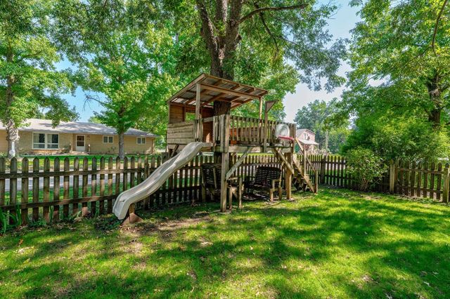 1220 Elizabeth St, Winfield, KS 67156