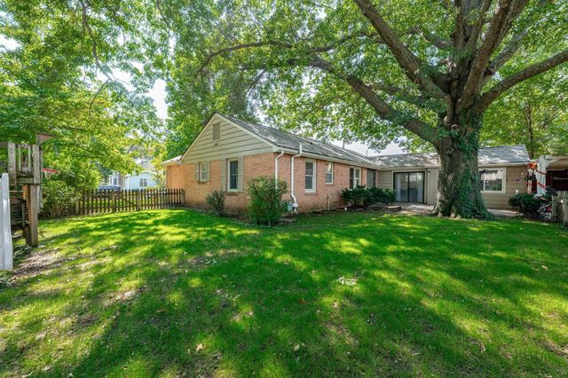 1220 Elizabeth St, Winfield, KS 67156