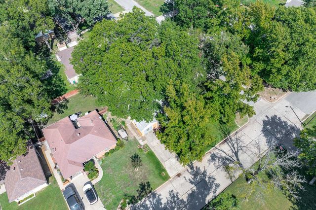 1220 Elizabeth St, Winfield, KS 67156