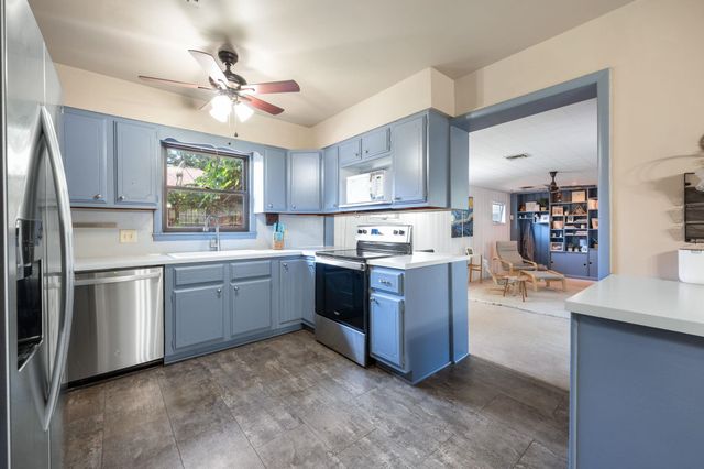 1220 Elizabeth St, Winfield, KS 67156