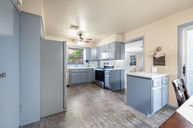 1220 Elizabeth St, Winfield, KS 67156