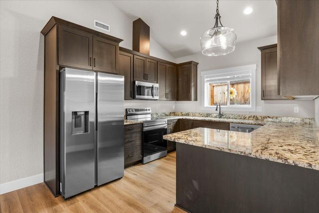 305 Moody Lane, Medford, OR 97501