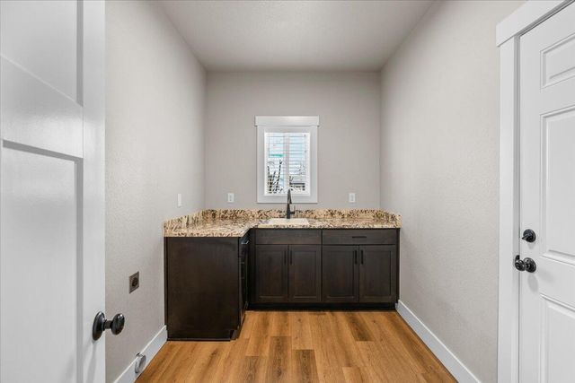 305 Moody Lane, Medford, OR 97501