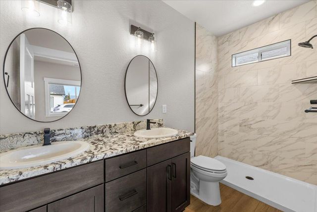 305 Moody Lane, Medford, OR 97501