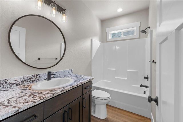 305 Moody Lane, Medford, OR 97501