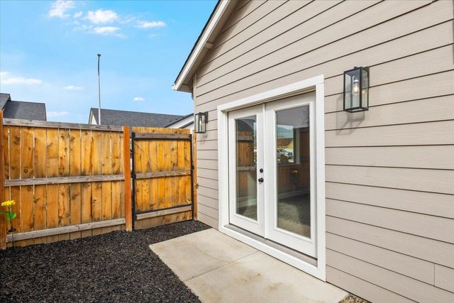 305 Moody Lane, Medford, OR 97501