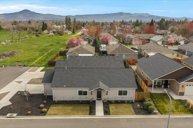 305 Moody Lane, Medford, OR 97501