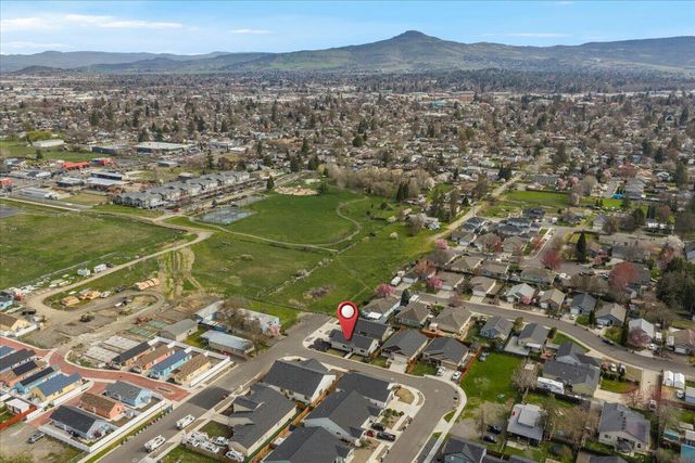 305 Moody Lane, Medford, OR 97501