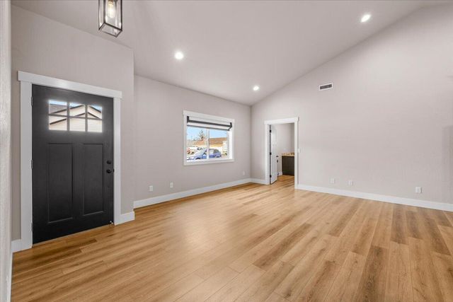 305 Moody Lane, Medford, OR 97501