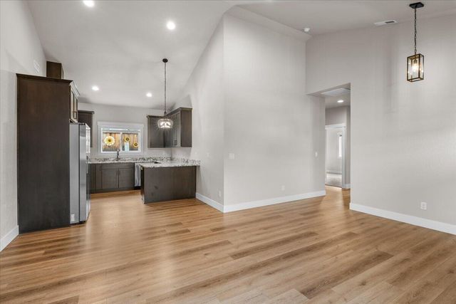 305 Moody Lane, Medford, OR 97501