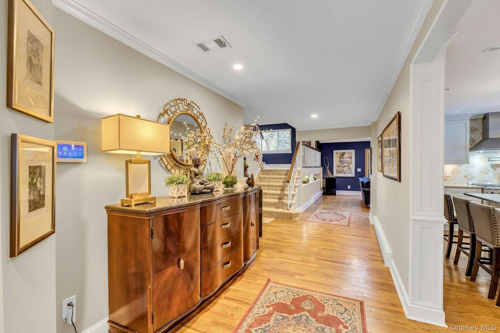 128 Soundview Drive, Port Washington, NY 11050 — photo 3