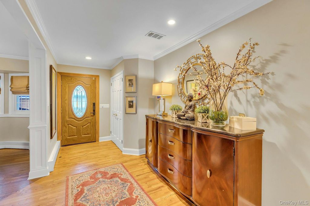 128 Soundview Drive, Port Washington, NY 11050 — photo 4