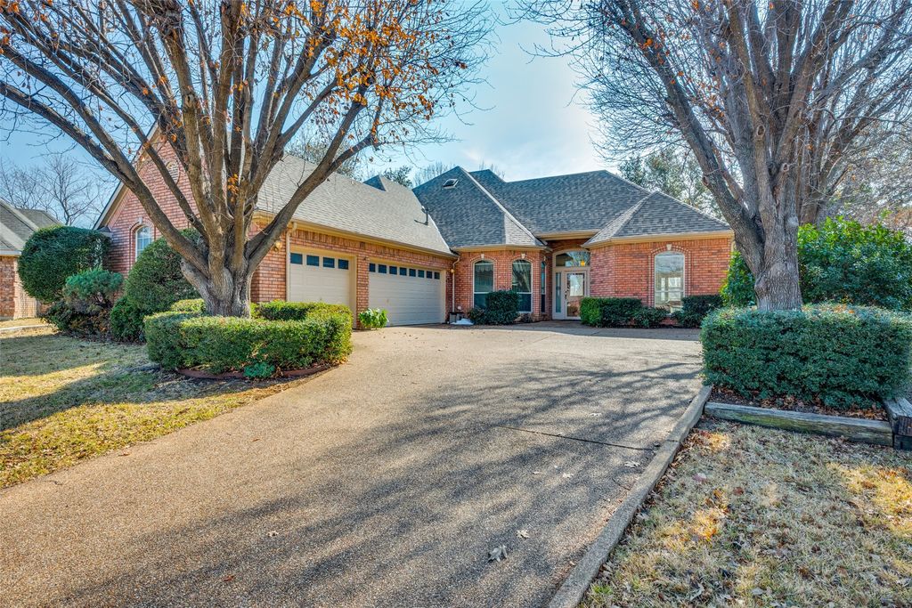 2604 Heather Brook Court, Bedford, TX 76021