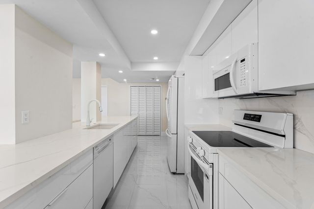 5460 N Ocean Drive 5b, Singer Island, FL 33404