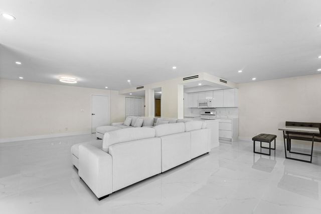 5460 N Ocean Drive 5b, Singer Island, FL 33404