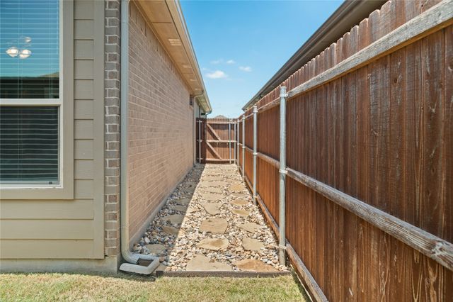 824 Greenford Manor, Fort Worth, TX 76247