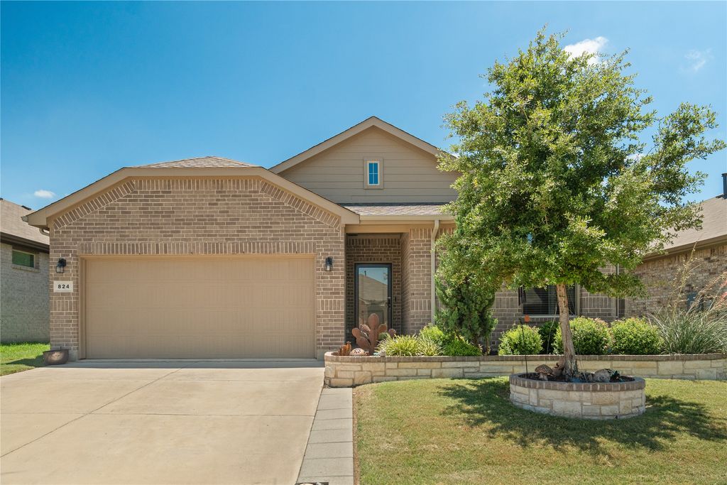 824 Greenford Manor, Fort Worth, TX 76247