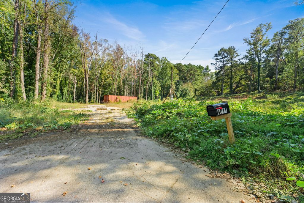 4011 W Hilda Circle, Decatur, GA 30035 — exterior