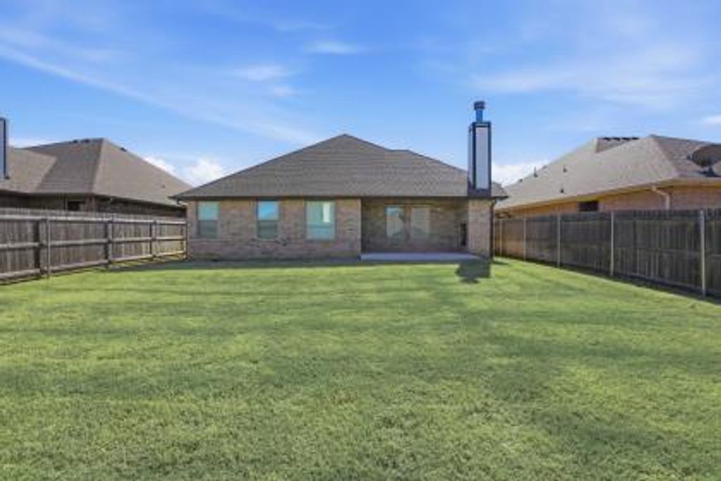 Image 20 of property listing at 9221 NW 91st Street, Yukon, OK 73099