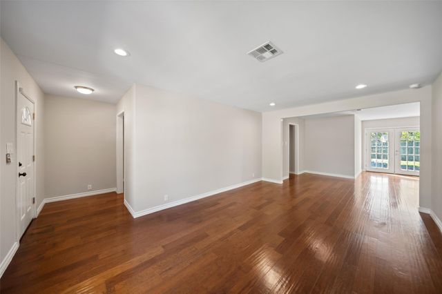 5203 Chantilly Lane, Houston, TX 77092