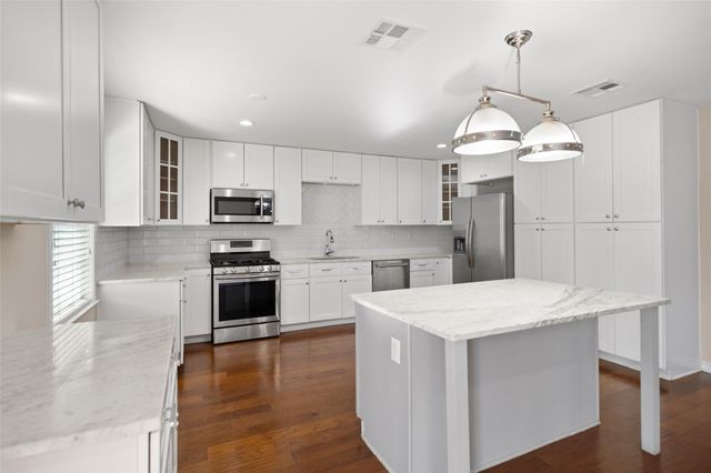 5203 Chantilly Lane, Houston, TX 77092