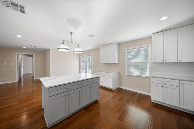 5203 Chantilly Lane, Houston, TX 77092