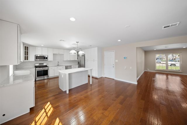 5203 Chantilly Lane, Houston, TX 77092