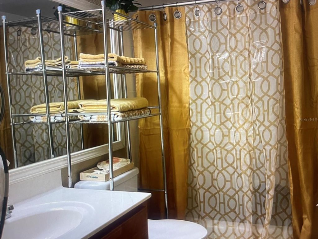 Image 7 of property listing at 757 MIDWAY DRIVE B, Ocala, FL 34472