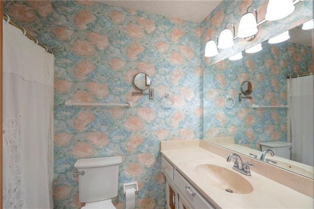8409 Westridge Road, Raytown, MO 64138