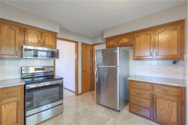 8409 Westridge Road, Raytown, MO 64138