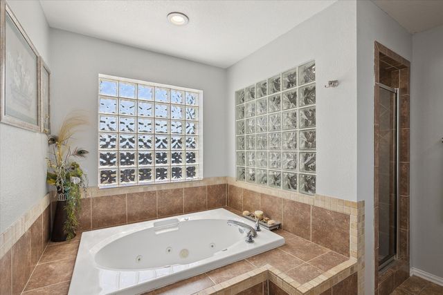 117 Lost Oak Drive, Azle, TX 76020