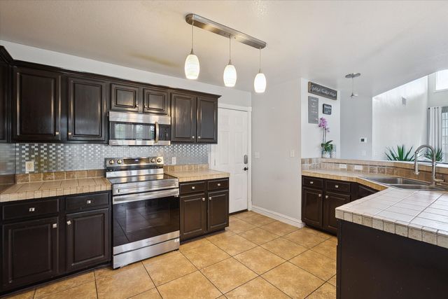 117 Lost Oak Drive, Azle, TX 76020