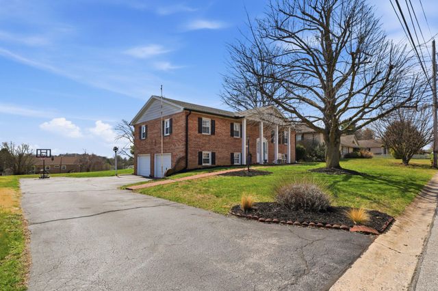 2874 SUNSET DR, Dallastown, PA 17313