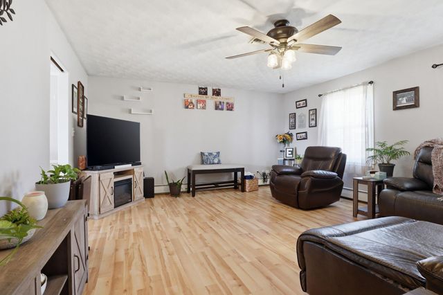 2874 SUNSET DR, Dallastown, PA 17313