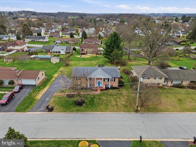 2874 SUNSET DR, Dallastown, PA 17313