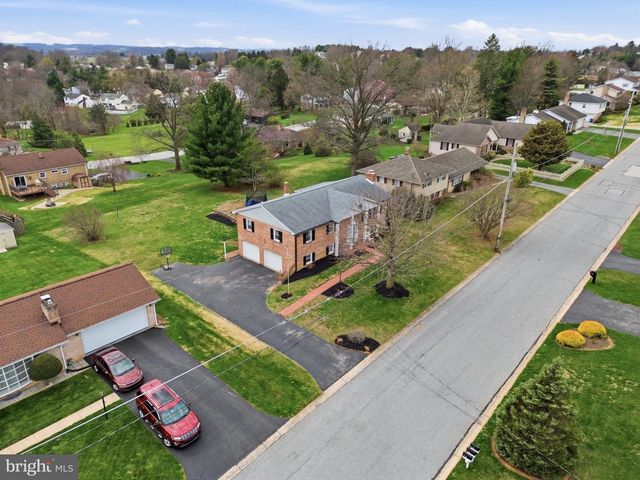 2874 SUNSET DR, Dallastown, PA 17313