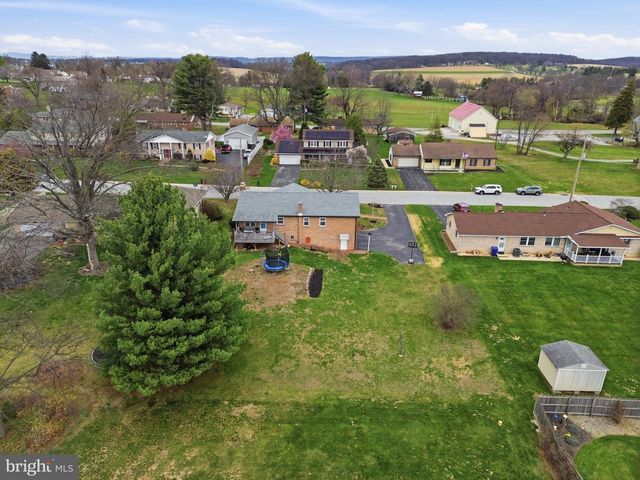 2874 SUNSET DR, Dallastown, PA 17313