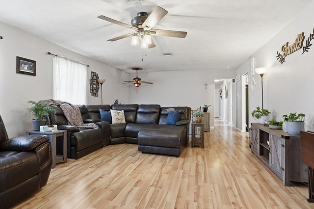 2874 SUNSET DR, Dallastown, PA 17313