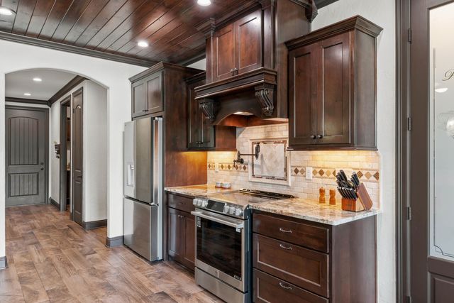 1417 Skogee Cir, Longview, TX 75605
