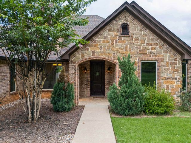 1417 Skogee Cir, Longview, TX 75605