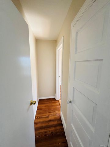 14 1st Street, Glen Cove, NY 11542