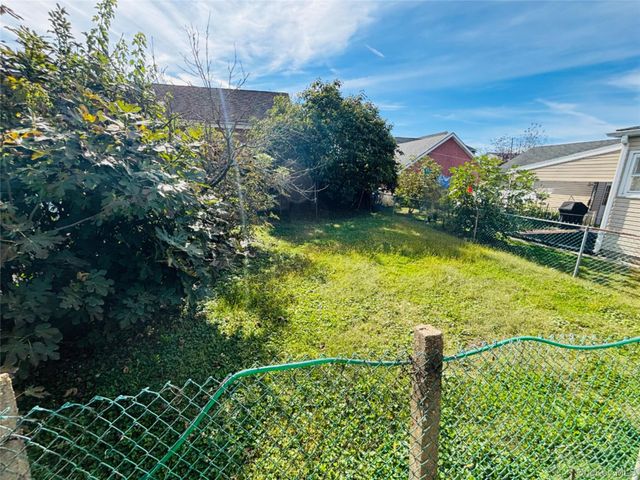 14 1st Street, Glen Cove, NY 11542