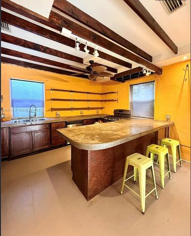 445 SW 24th Rd, Miami, FL 33129