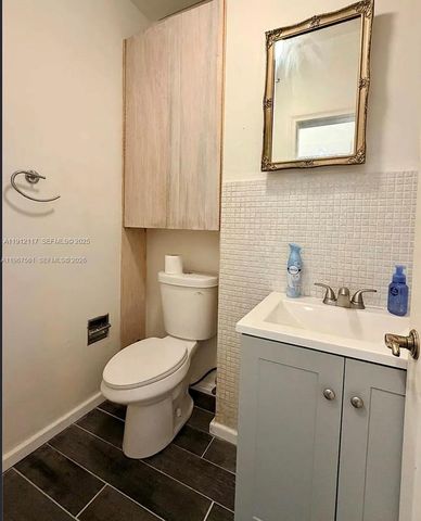 445 SW 24th Rd, Miami, FL 33129