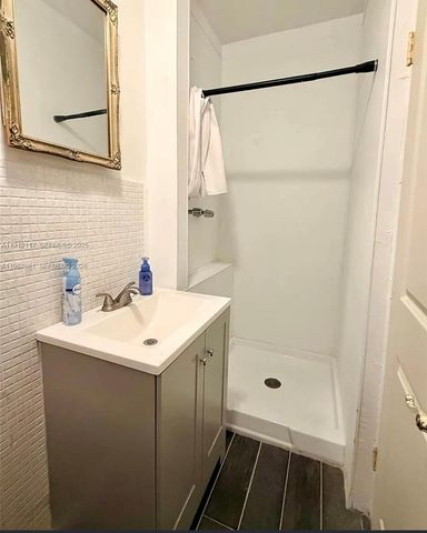 445 SW 24th Rd, Miami, FL 33129