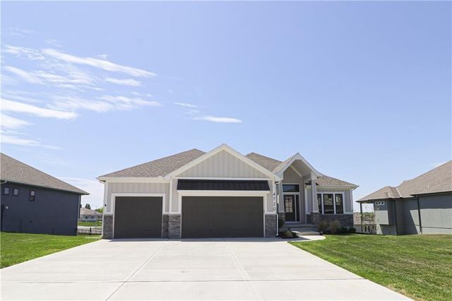 4720 NE Freehold Drive, Lee's Summit, MO 64064