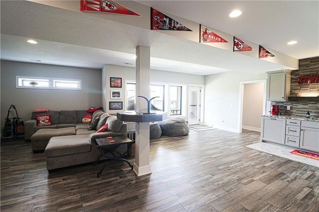 4720 NE Freehold Drive, Lee's Summit, MO 64064