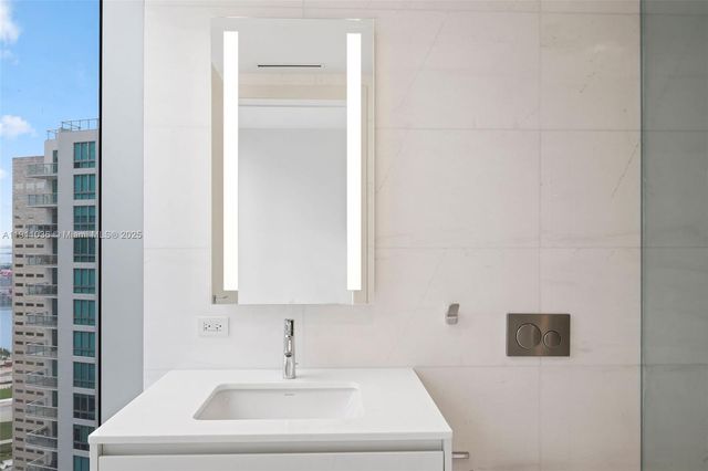 300 Biscayne Boulevard Way 3404, Miami, FL 33131