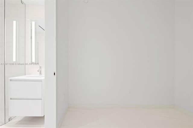 300 Biscayne Boulevard Way 3404, Miami, FL 33131